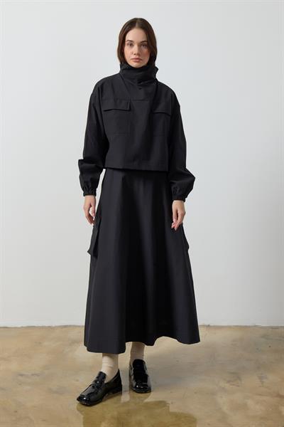 Siyah Yaka Detaylı Paraşüt Sweat