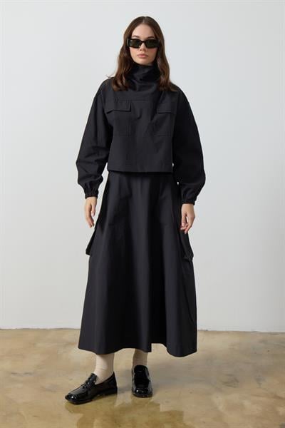 Siyah Yaka Detaylı Paraşüt Sweat