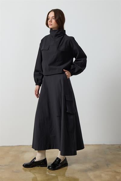 Siyah Yaka Detaylı Paraşüt Sweat