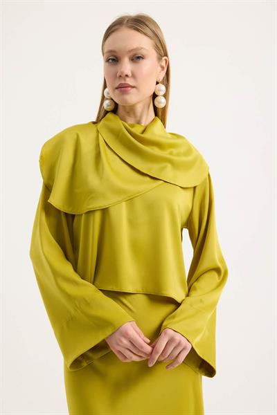 Yağ Yeşili Volanlı Saten Bluz