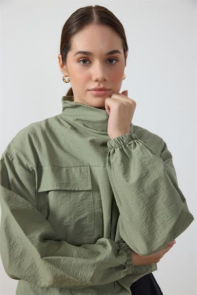 Yeşil Yaka Detaylı Paraşüt Sweat