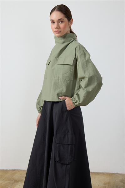 Yeşil Yaka Detaylı Paraşüt Sweat