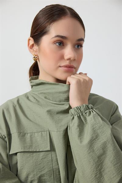 Yeşil Yaka Detaylı Paraşüt Sweat