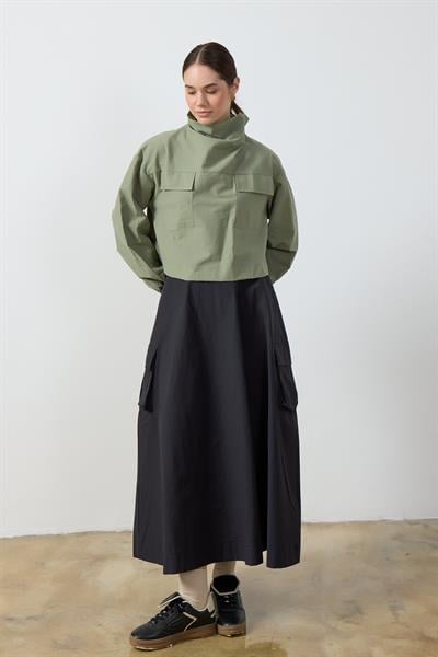 Yeşil Yaka Detaylı Paraşüt Sweat