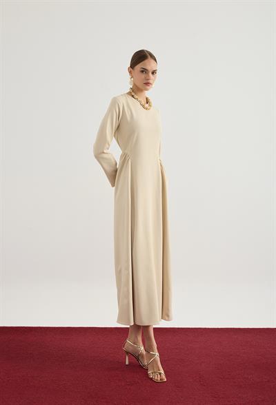 Bej Yandan Büzgü Detaylı Elbise