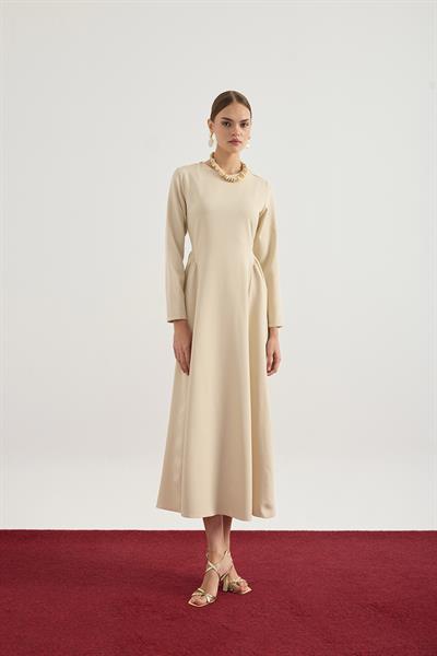 Bej Yandan Büzgü Detaylı Elbise