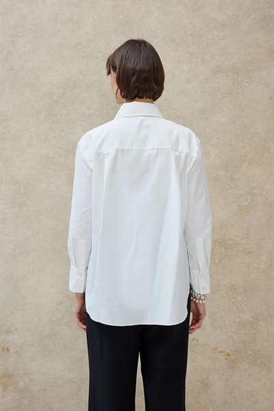 Beyaz Nevara Gizli Dikiş Detaylı Gömlek 