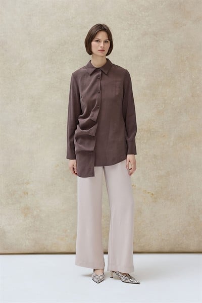 Kahverengi Runa Pileli Asimetrik Gömlek 