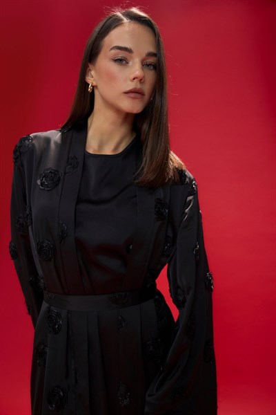 Siyah Amelie Gül İşlemeli Kimono Abaya