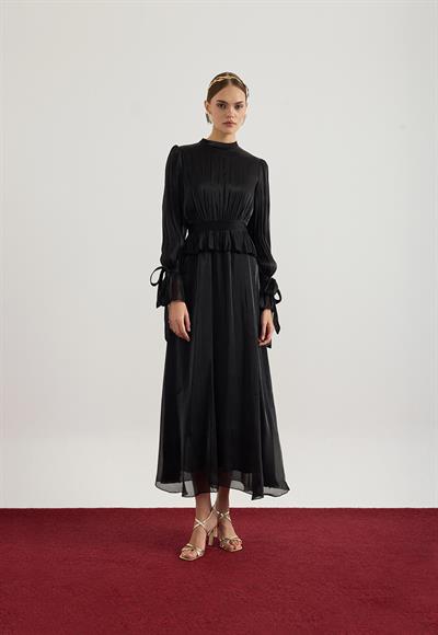 Siyah Büzgü Detaylı Janjan Elbise