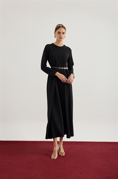 Siyah Yandan Büzgü Detaylı Elbise