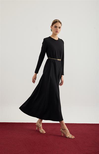 Siyah Yandan Büzgü Detaylı Elbise