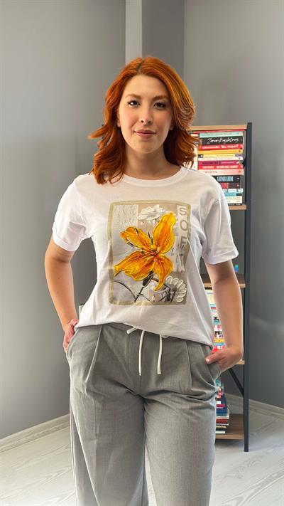 Sarı Çiçek Baskılı Beyaz Tshirt