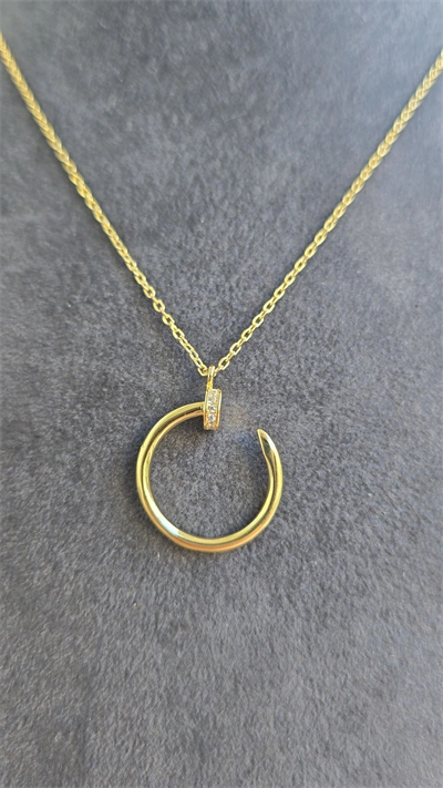 Gold Çivi Kolye