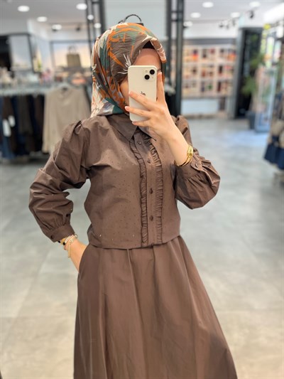 Alesya Baskı Taşlı Önü Fırfırlı Bluz Etek Takım - Kahve