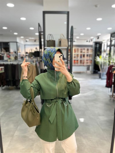 Alesya Dik Yaka Kemer Detaylı Kısa Kap - Benetton Yeşili