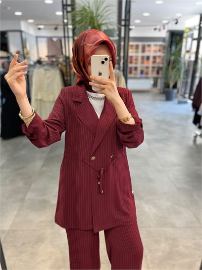 Alesya İki Düğmelli Bel Büzgü Detaylı Simli Çizgili Ceket Pantolon Takım - Bordo