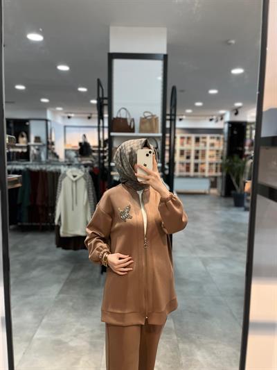 Alesya Önü Fermuarlı Broş Detaylı Örme Takım - Açık Kahve