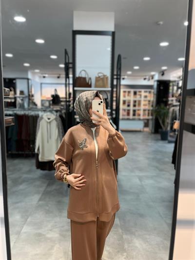 Alesya Önü Fermuarlı Broş Detaylı Örme Takım - Açık Kahve