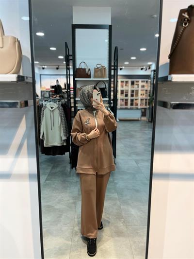 Alesya Önü Fermuarlı Broş Detaylı Örme Takım - Açık Kahve