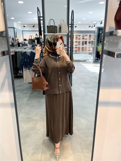 Alesya Yakası Taş Detaylı Bluz Etek Takım - Kahve