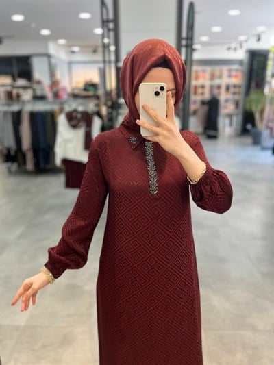 Alesya Yakası Taş Detaylı Jakar Elbise - Bordo