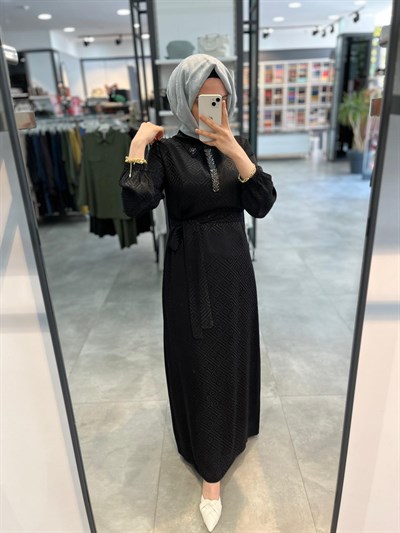 Alesya Yakası Taş Detaylı Jakar Elbise - Siyah