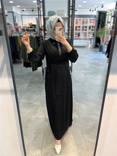 Alesya Yakası Taş Detaylı Jakar Elbise - Siyah