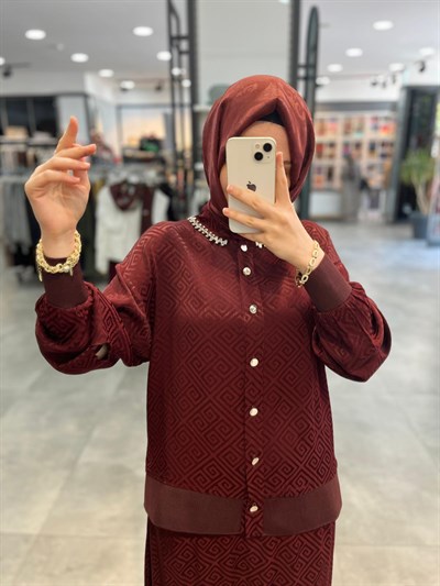 Alesya Yakası Taşlı Jakar Bluz Etek Takım - Bordo