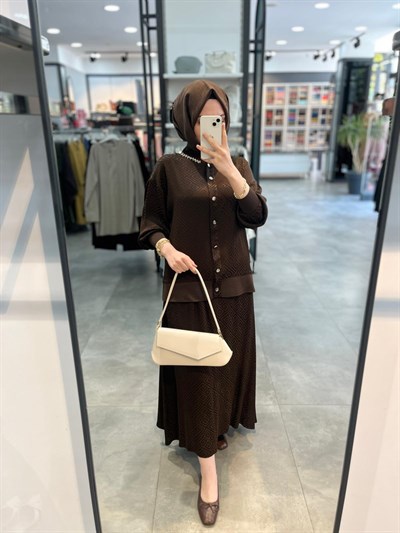 Alesya Yakası Taşlı Jakar Bluz Etek Takım - Kahve