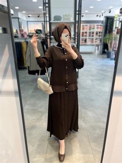 Alesya Yakası Taşlı Jakar Bluz Etek Takım - Kahve