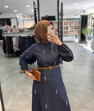Nihan Brode Detaylı Kemerli Elbise - İndigo