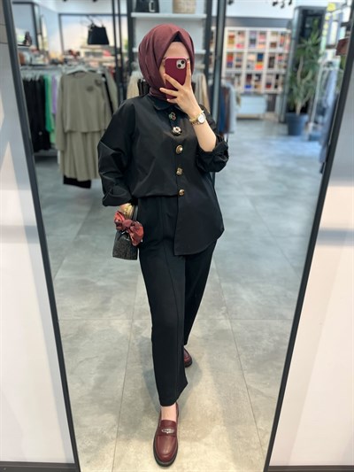 On Triko Broş Düğmeli Gömlek - Siyah