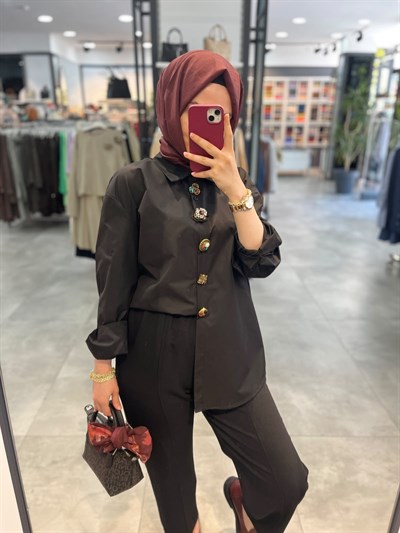 On Triko Broş Düğmeli Gömlek - Siyah