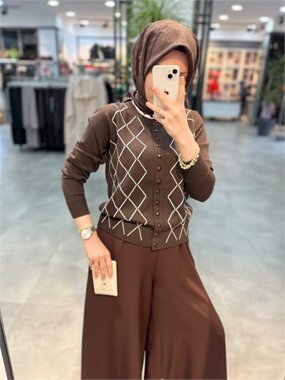 On Triko Çift Yaka Detaylı Baklava Desen Hırk - Kahve