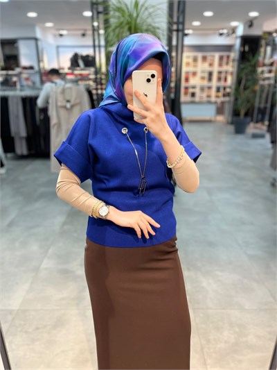 On Triko Dik Yaka Kısa Kol Kolyeli  Kazak - Saks