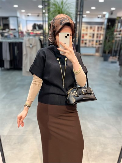 On Triko Dik Yaka Kısa Kol Kolyeli  Kazak - Siyah