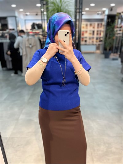 On Triko Dik Yaka Kısa Kol Kolyeli  Kazak - Saks