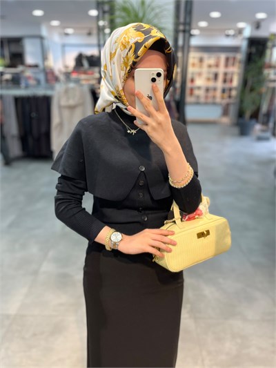 On Triko Düğme Detaylı Yarım Balıkçı Kazak - Siyah
