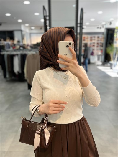 On Triko İnci Düğme Detaylı Bluz - Ekru