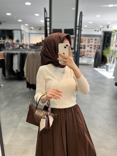 On Triko İnci Düğme Detaylı Bluz - Ekru