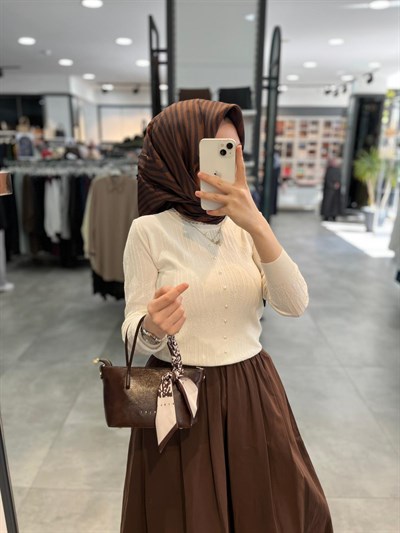 On Triko İnci Düğme Detaylı Bluz - Ekru