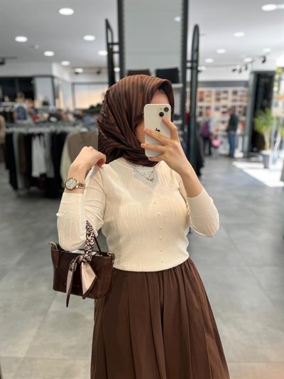 On Triko İnci Düğme Detaylı Bluz - Ekru