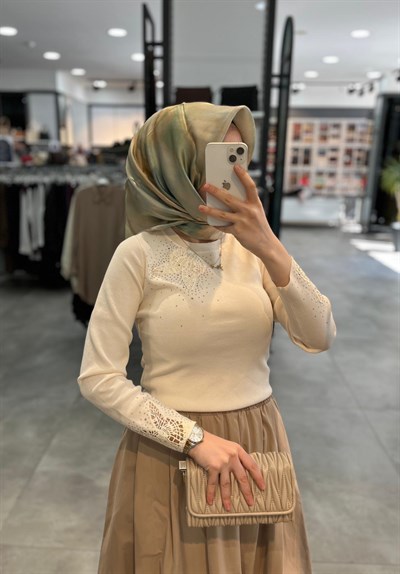 On Triko Kolu Ve Yakası Dantel Detaylı Bluz - Ekru