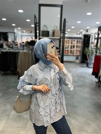 On Triko Önü Fırfırlı Yakası Taşlı Gömlek - Mavi