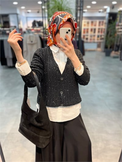On Triko Örgü Desen Pullu Hırka - Siyah