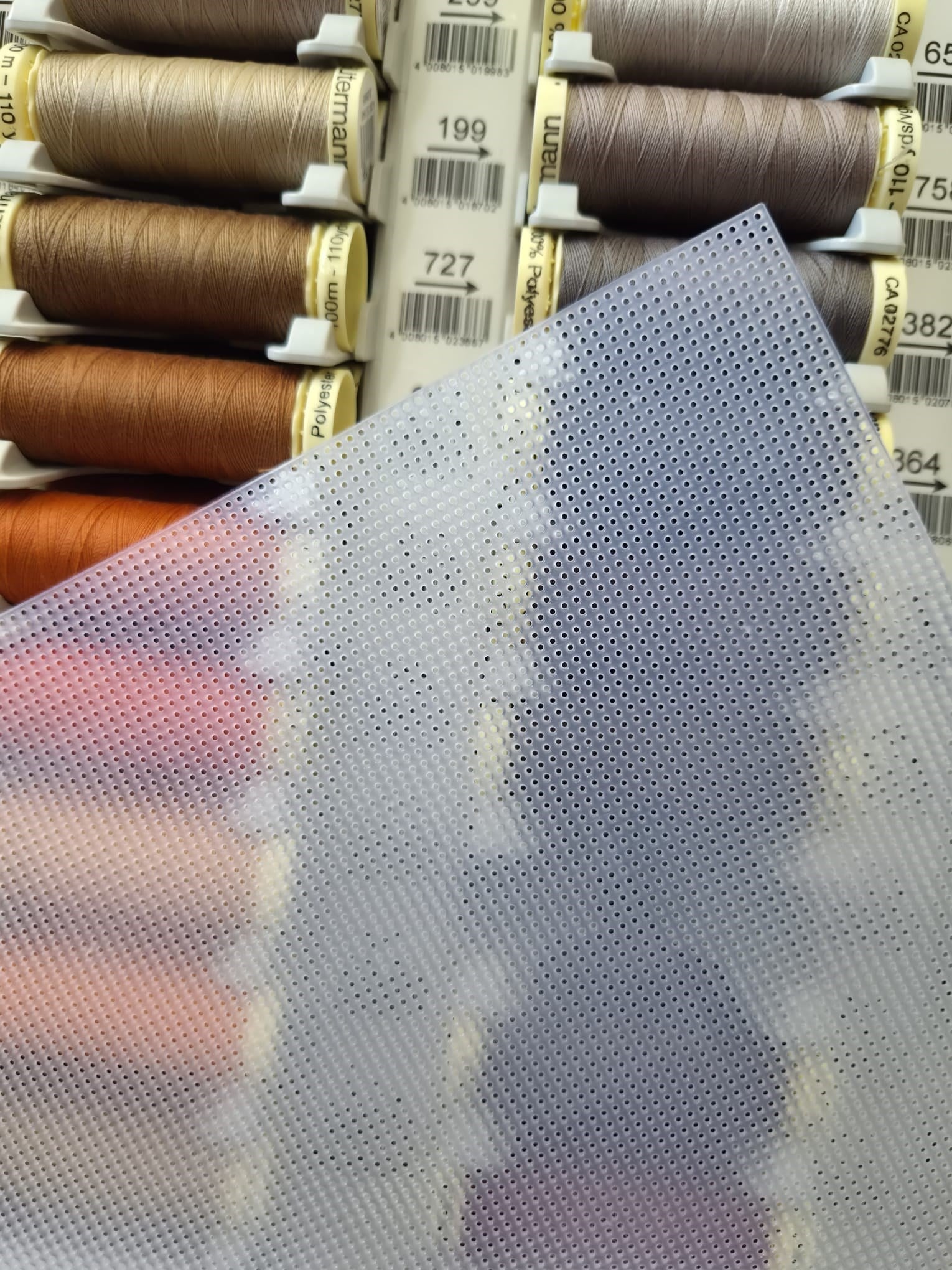Plastik Kanvas Şeffaf İnce Delikli Kesilebilir Plastik Etamin 16ct