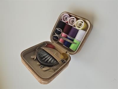 ÇANTALI DİKİŞ SETİ - MİNİ ÇİÇEK DESENLİ