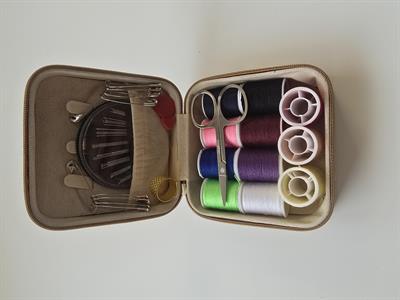 ÇANTALI DİKİŞ SETİ - MİNİ ÇİÇEK DESENLİ