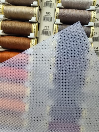 Plastik Kanvas Şeffaf İnce Delikli Kesilebilir Plastik Etamin 16ct